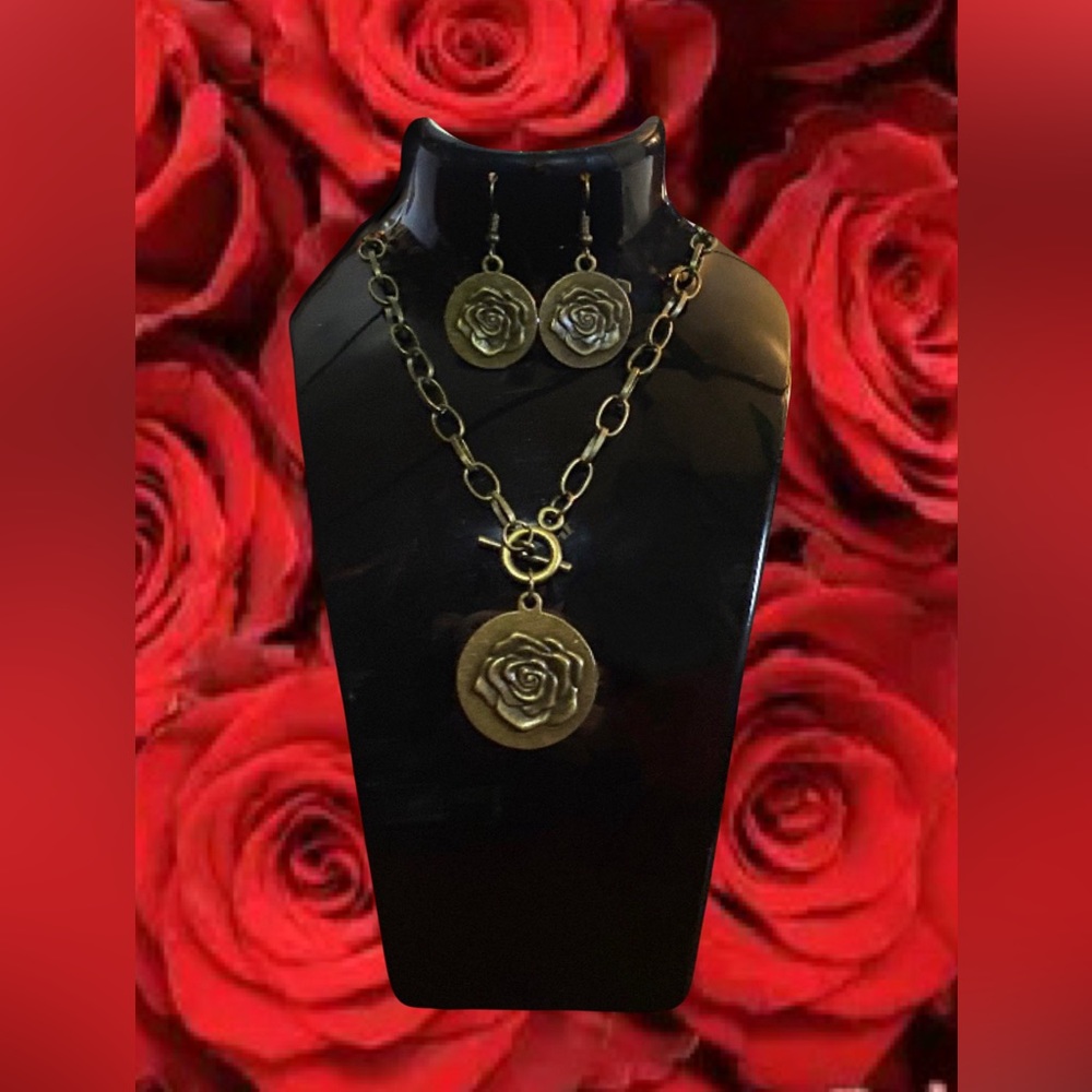 Rose Fashion Jewelry Set Necklace and Earrings
